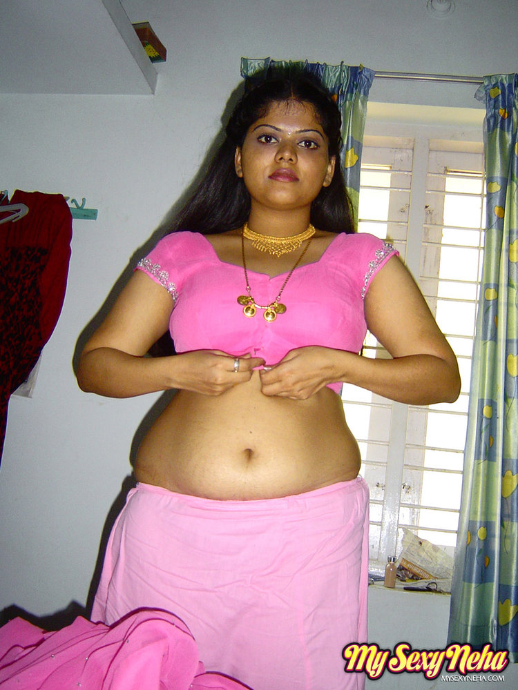 750px x 1000px - Delicious Neha bhabhi stripping her pink saree off showing ...