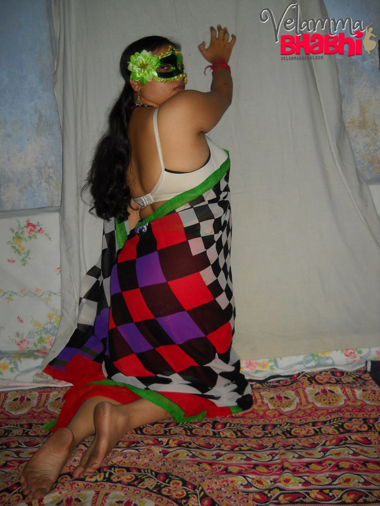 750px x 1000px - Velamma bhabhi spreading her legs full exposure of juicy ...